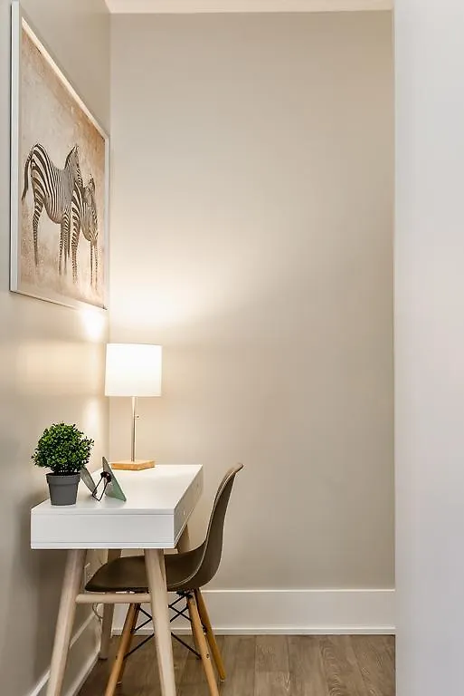 Apartment Breathtaking 3-Bedroom In The Heart Of Downtown Toronto