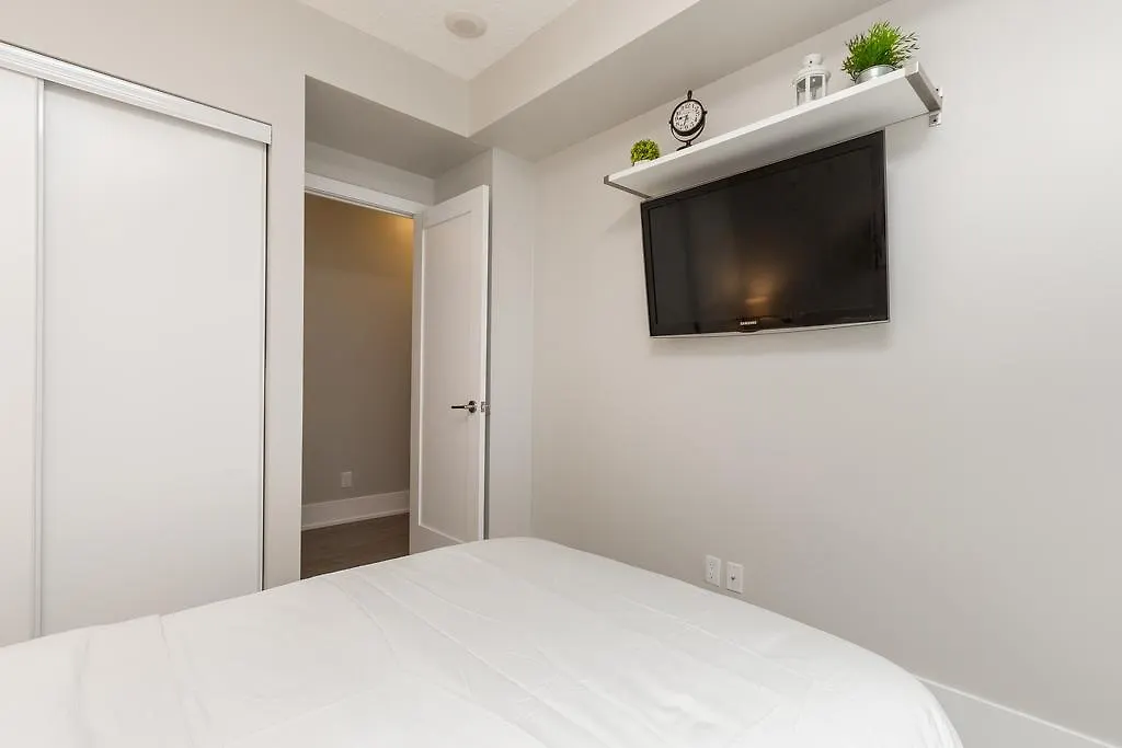 Breathtaking 3-Bedroom In The Heart Of Downtown Toronto Apartment