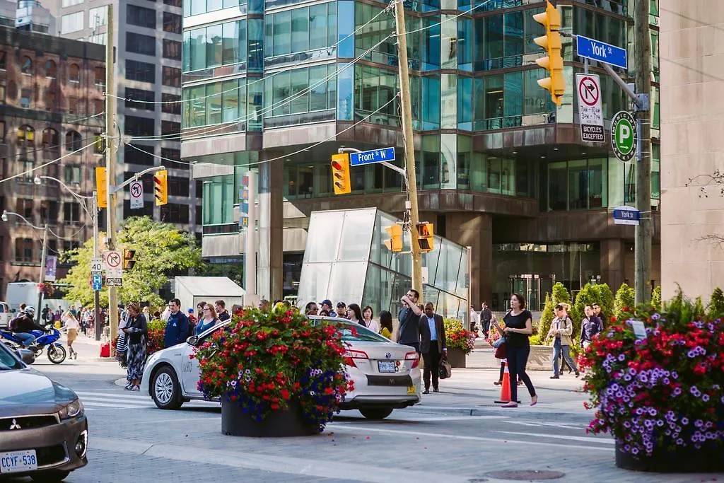Apartment Breathtaking 3-Bedroom In The Heart Of Downtown Toronto Canada