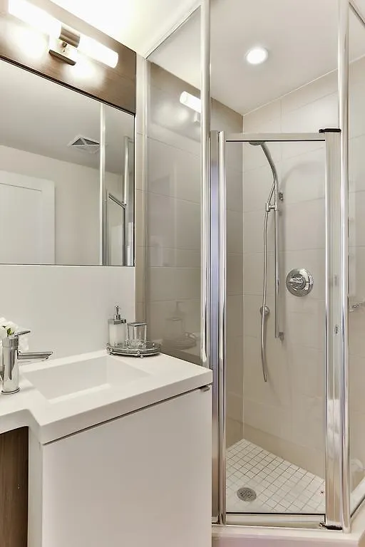 Apartment Breathtaking 3-Bedroom In The Heart Of Downtown Toronto Canada