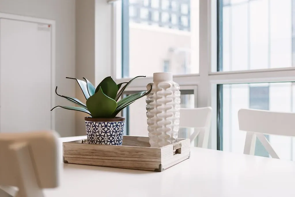 Apartment Breathtaking 3-Bedroom In The Heart Of Downtown Toronto Canada